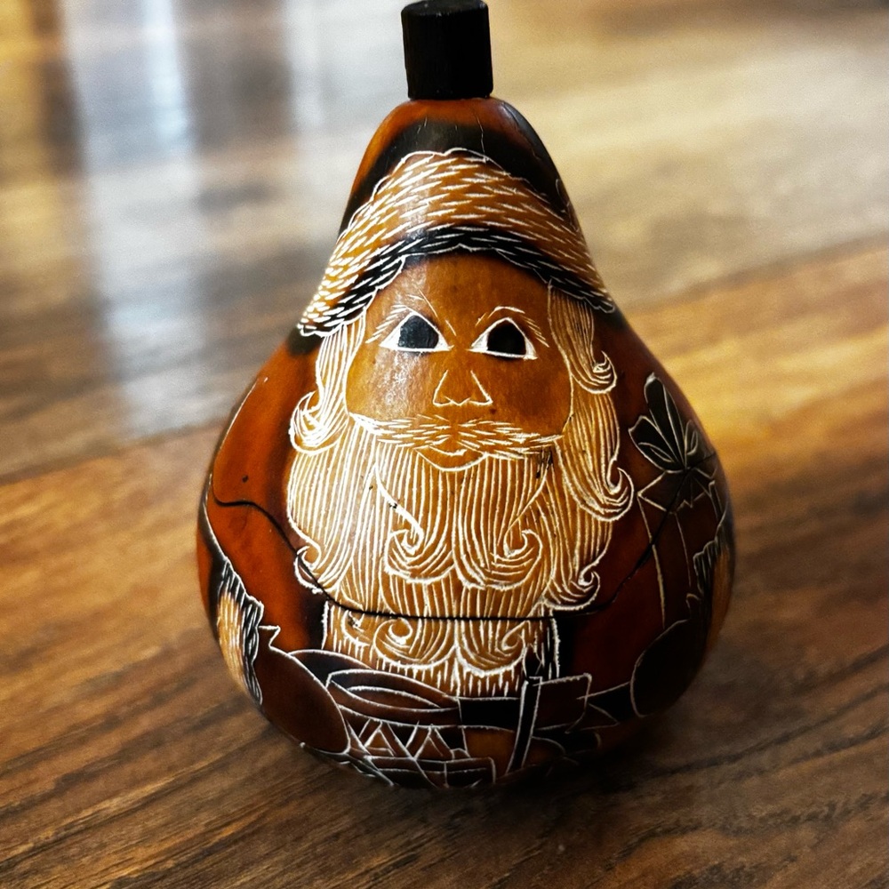 Handcrafted Peruvian Santa Gourd Trinket Holder